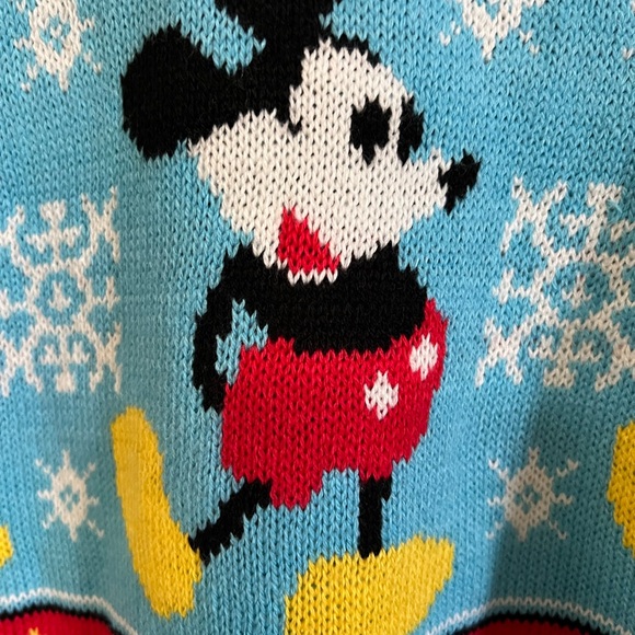 Mickey Mouse sweater snowflake winter design knit - Picture 4 of 4